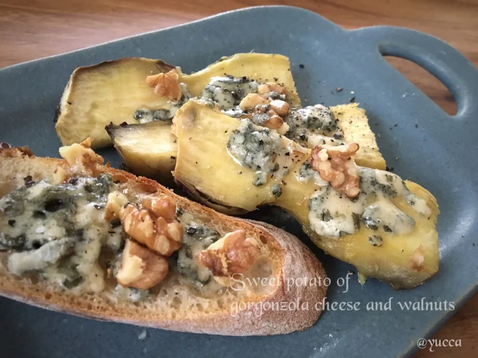 Snapdishの料理写真:OMさんの料理 Gorgonzola on steamed sweet potato/蒸したサツマイモにゴルゴンゾーラ
やっぱり美味しぃ💕|yucca@さん