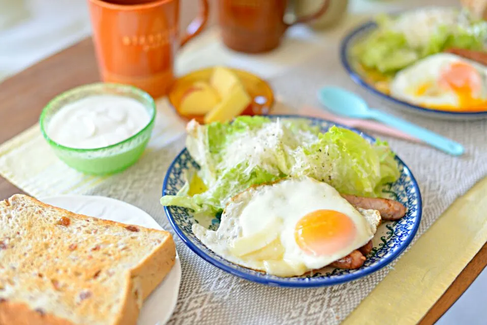 Snapdishの料理写真:晴れた休日の朝ごはん☕🍞🌄|さわ太郎さん