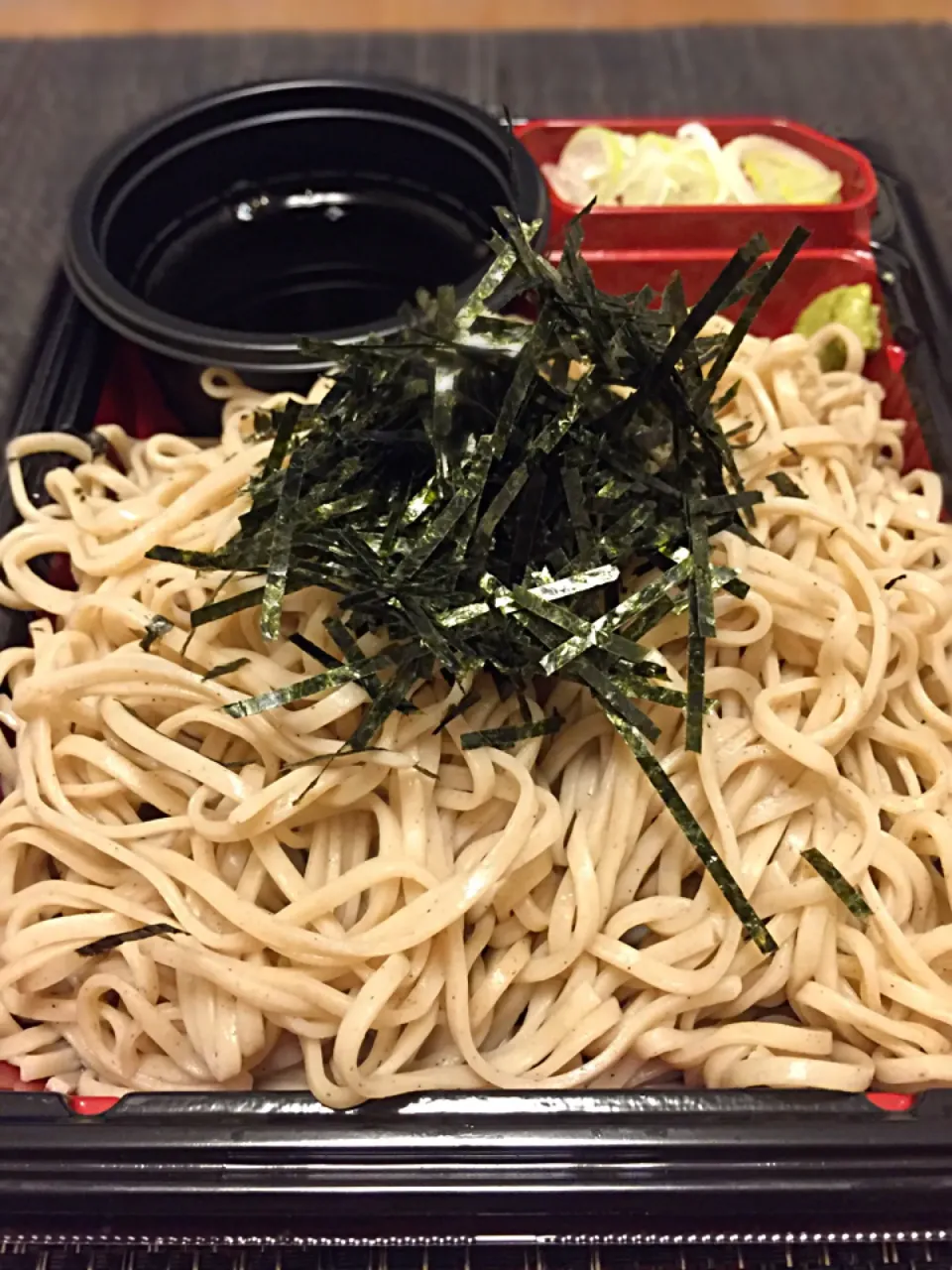 セブンイレブン北海道産玄蕎麦使用石臼挽き蕎麦粉の新そば|Takaki Sasakiさん