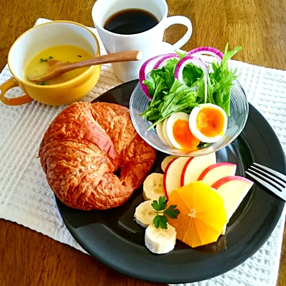 コストコのクロワッサンで朝食☕🍞🌄|mizuu_plusさん