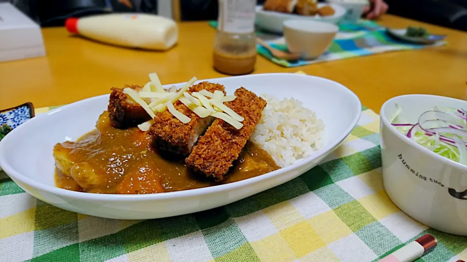 Snapdishの料理写真:チーズカツカレー♪|ちかぴょんさん