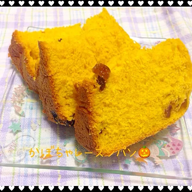 Snapdishの料理写真:濃厚かぼちゃレーズンパン🍞🎃|えいぽんさん