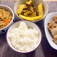 Snapdishの料理写真:切り干し大根、里芋の葛そぼろ、サツマイモと昆布の佃煮のバターソテー(=ﾟωﾟ)ﾉ秋ですね|コロ助さん