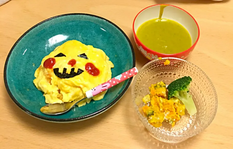 Snapdishの料理写真:ハロウィンオムライス/かぼちゃサラダ/ほうれん草スープ|lotusさん