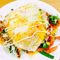 Snapdishの料理写真:ピリ辛焼きそば卵乗せ|Kimiko☆さん