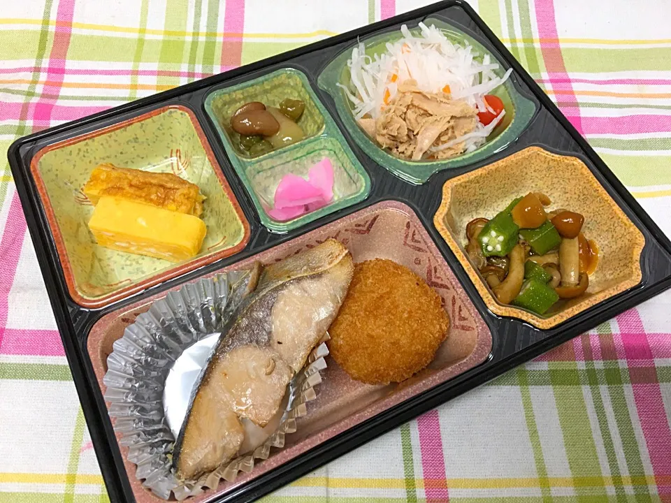 ブリの照り焼き 日替わり弁当 豊川市宅配|Naokazu Kuritaさん