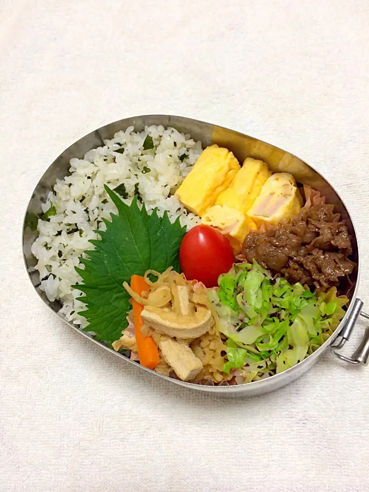 醤油味のわかめご飯

牛肉の煮込み赤ワイン風味
ウインナー入り玉子焼き
切り干し大根
キャベツのゆかり和え
プチトマト|Juneさん