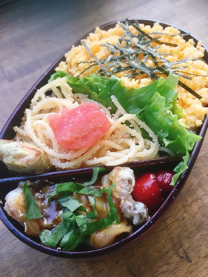 今日のお弁当
・ワラサの竜田揚げ 甘酢餡掛け
・たらこパスタ
・たまごのそぼろ
・パプリカの素揚げ
・ギョニソの磯辺揚げ|akiさん