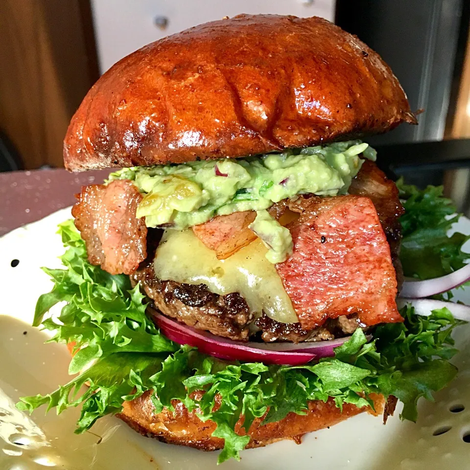 Homemade Whole Wheat Brioche Beef Burger with the Shake Shack sauce, Strong Cheddar Cheese, Bacon and Avocado Dip
＊全粒粉ブリオッシュ100%ビーフバーガー "シェイクシャック"ソース|Miboさん