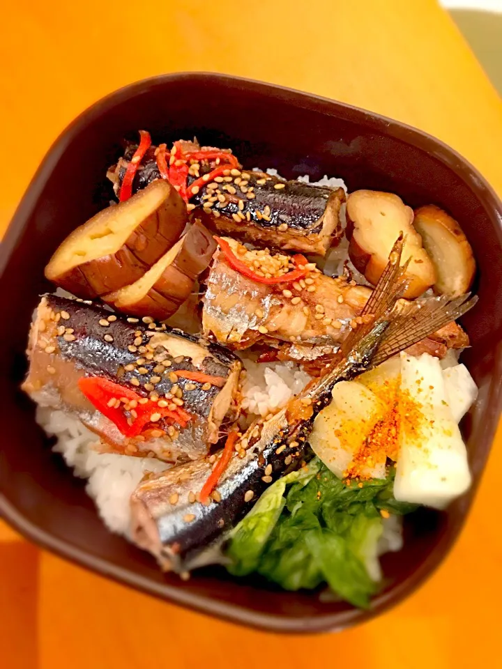 パパお弁当🍱  秋刀魚の胡麻味醂焼き🐟紅生姜入り  茄子の糠漬け🍆 白菜の漬物|ch＊K*∀o(^^*)♪さん