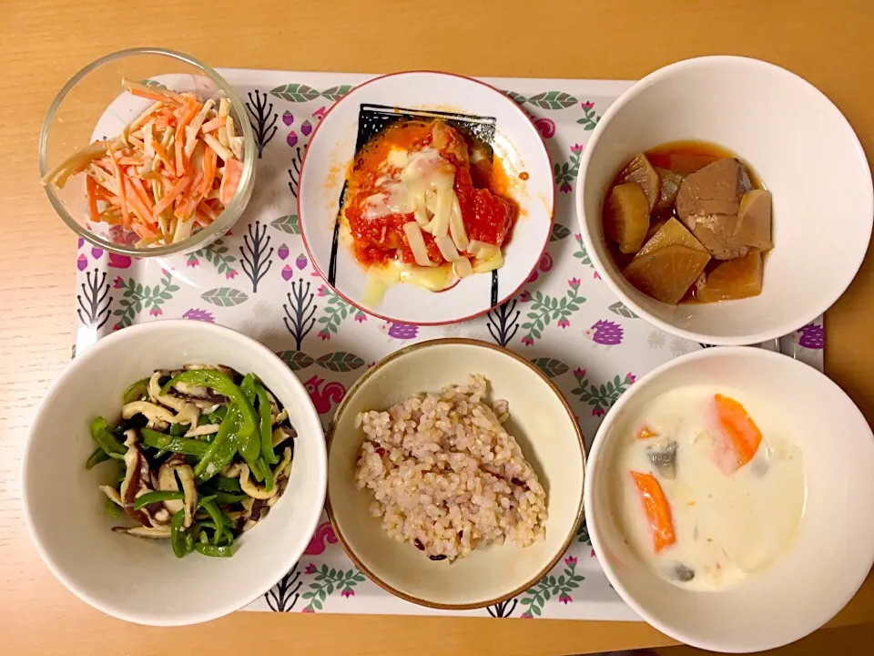 11月4日
人参と牛蒡のマヨサラダ
鶏肉のトマト煮
ぶり大根
ホワイトシチュー
エリンギとピーマンのバター醤油炒め
玄米|あちゃんみんさん