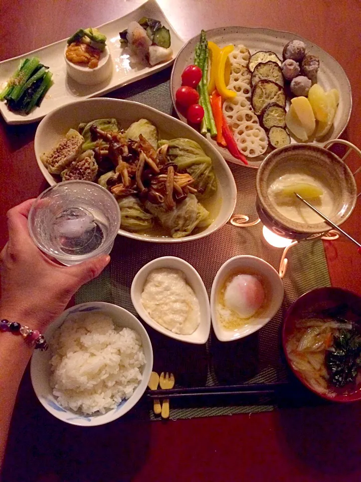 Snapdishの料理写真:Today's Dinner🍴前菜･豆腐deﾁｰｽﾞﾌｫﾝﾃﾞｭ･和風きのこｿｰｽ ﾛｰﾙｷｬﾍﾞﾂ ･白飯･大和芋･温泉卵･お野菜たっぷりお味噌汁|🌈Ami🍻さん