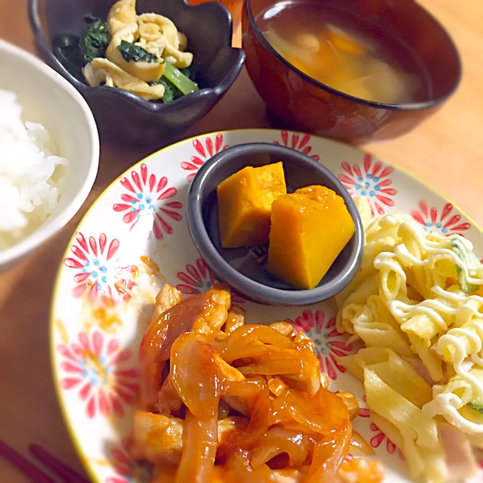 ✱ポークチャップ
✱かぼちゃの煮物
✱マカロニサラダ
✱小松菜の煮浸し
✱コンソメスープ|saaaoさん