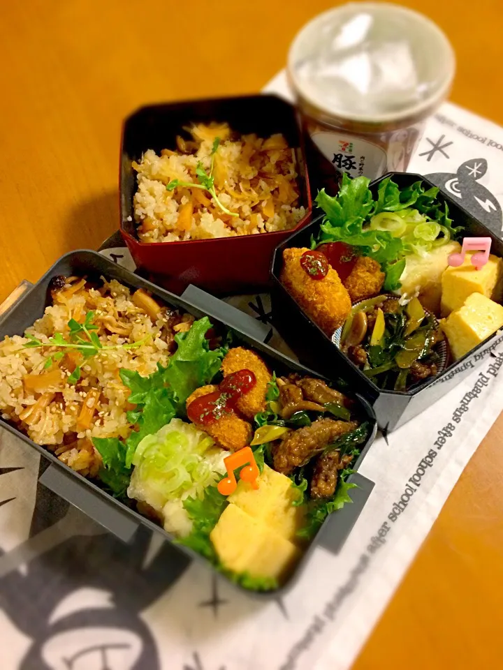 息子君、わたくし弁当🎶
ホタテ炊き込みご飯
トーフステーキ
だし巻き玉子巻き（買ったもの）
コロッケ（チン）
レバニラ炒め|BooBooさん