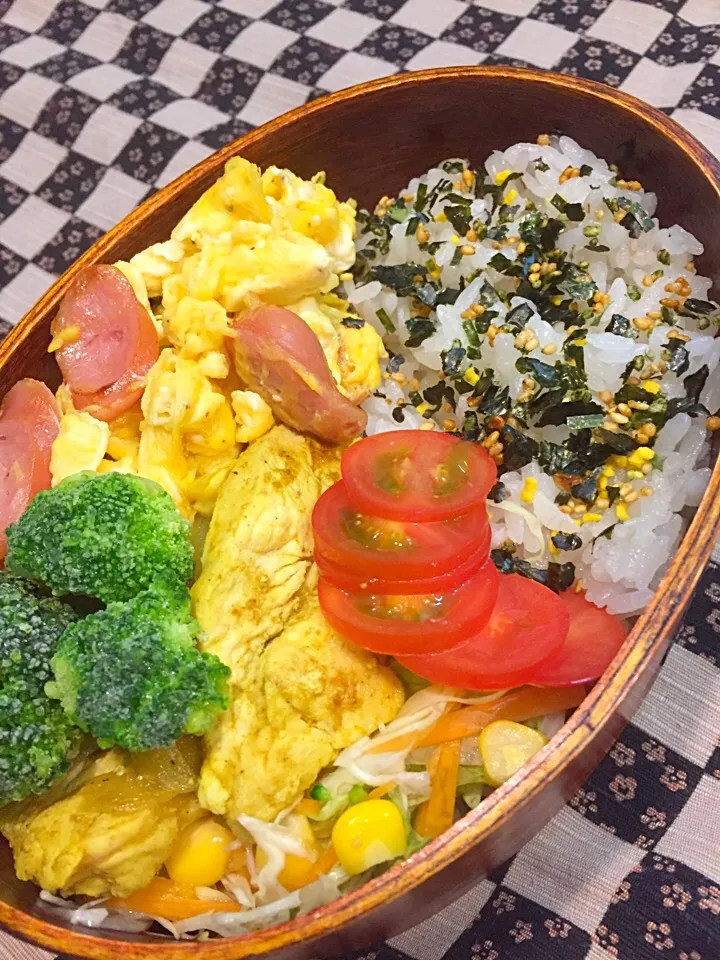 パパたろ弁当

ふりかけごはん
コールスローサラダ
ミニトマト
ブロッコリー
チキンソテー(カレー味
ソーセージスクランブルエッグ|ひななぎさん