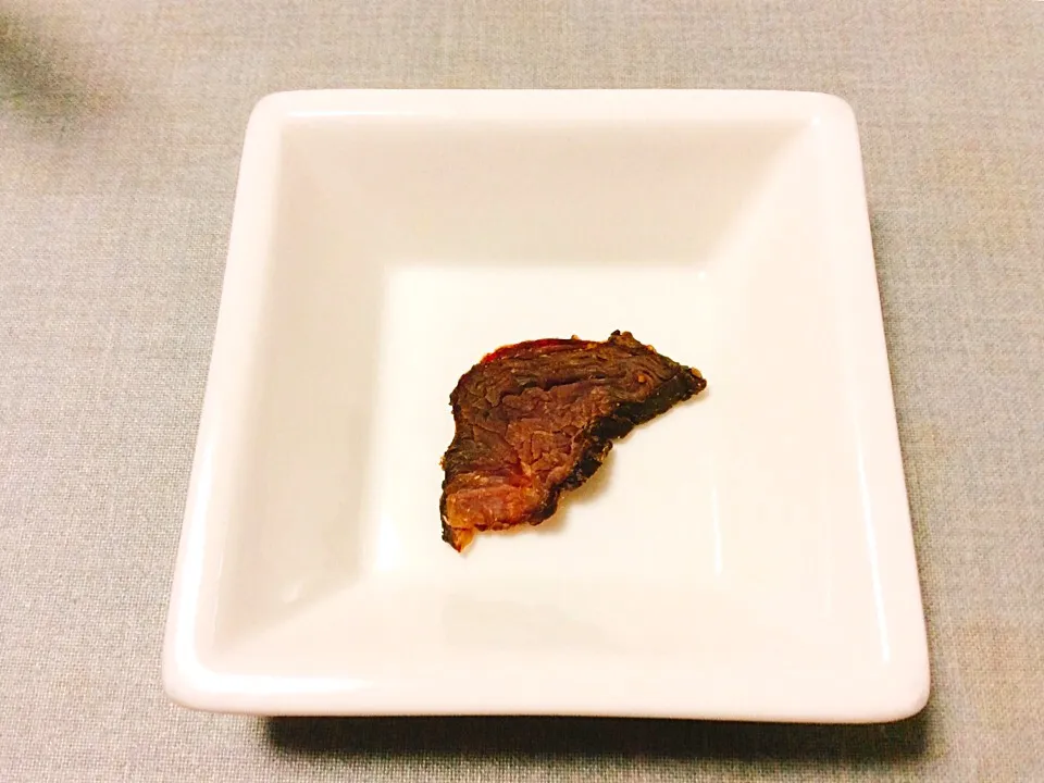 Snapdishの料理写真:山登りから帰ったオットのお土産は鹿肉の燻製（笑）。
これがスモーキーで美味。
最後の一枚でようやく記念撮影💦|madeleineさん