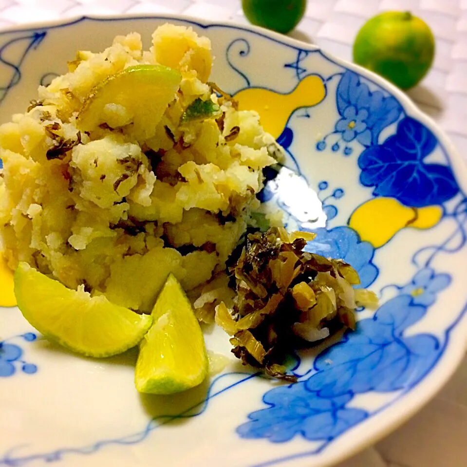 Snapdishの料理写真:すぐき漬けと酢橘のポテトサラダ／Potato Salad with Sugukizuke (suguki pickles) and Sudachi🌿|angiee♡さん