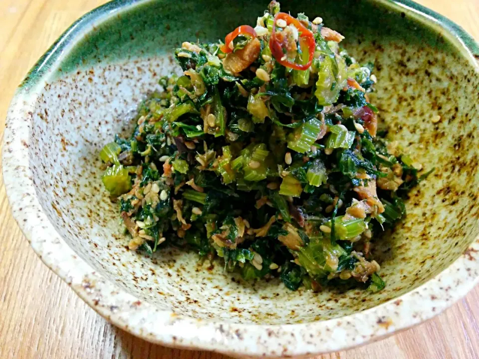 セロリと鯖味噌缶で炒り煮*|ことり*さん