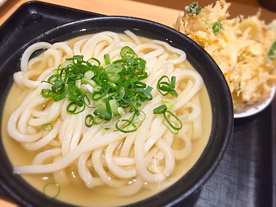 かけうどん（温）大盛り ＋ かき揚げ|リフルシャッフルさん