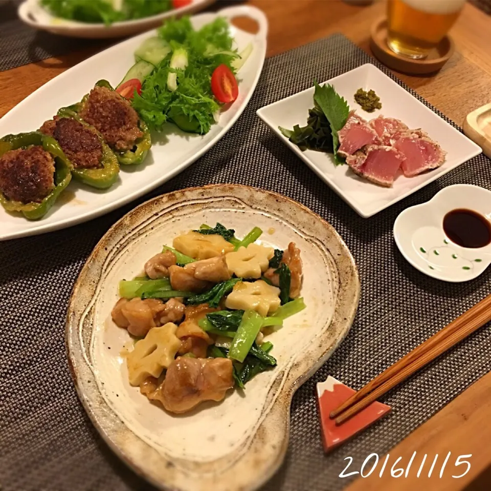 Snapdishの料理写真:ピーマンの肉詰め
グリーンサラダ
鶏もも肉とちくわぶ、小松菜の中華炒め
びんとろ藁焼き|𓇼 Ⓢ Ⓗ Ⓘ Ⓝ Ⓞ Ⓑ Ⓤ 𓇼さん