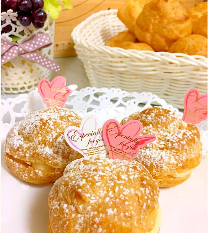 カスタードシュークリーム♡  上手く膨らんだ‼︎٩(^‿^)۶|ユミさん