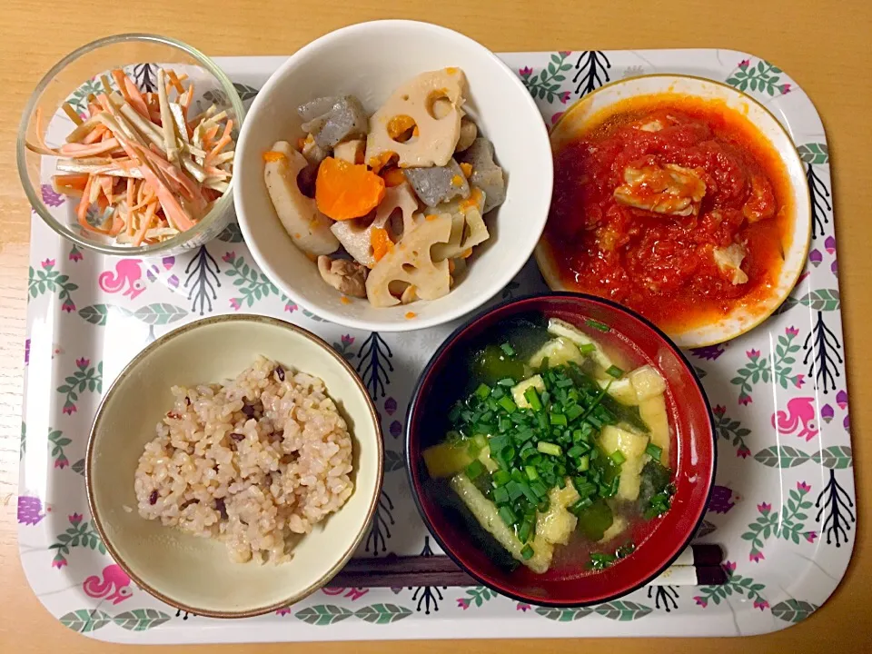 11月5日
筑前煮
ごぼうと人参のマヨ和え
チキンのトマト煮
お揚げとワカメの味噌汁
玄米|あちゃんみんさん