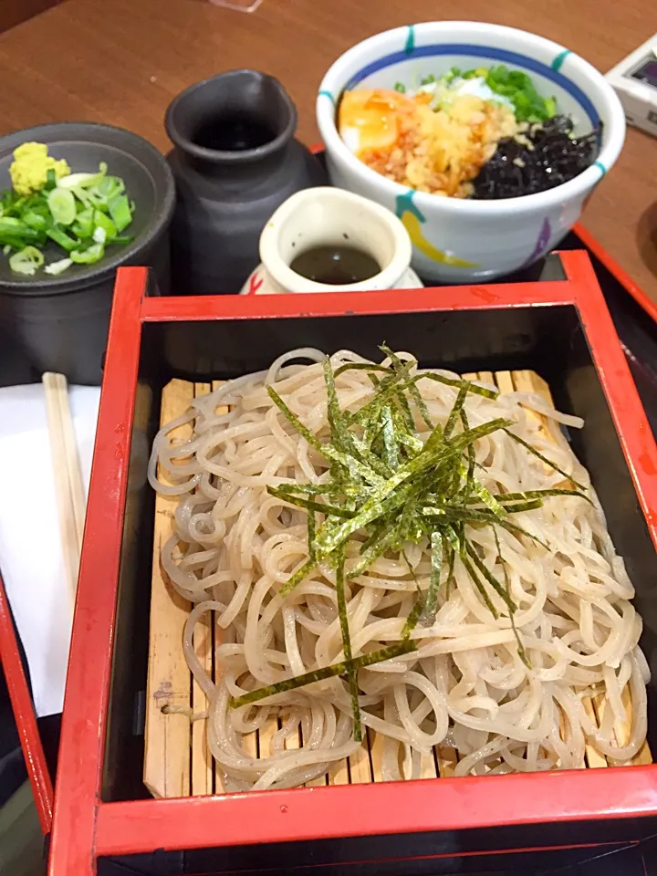 Snapdishの料理写真:信州重ね生蕎麦＋ミニ温玉昆布丼@お多福（さいたま新都心）|Kazuya Miyukiさん