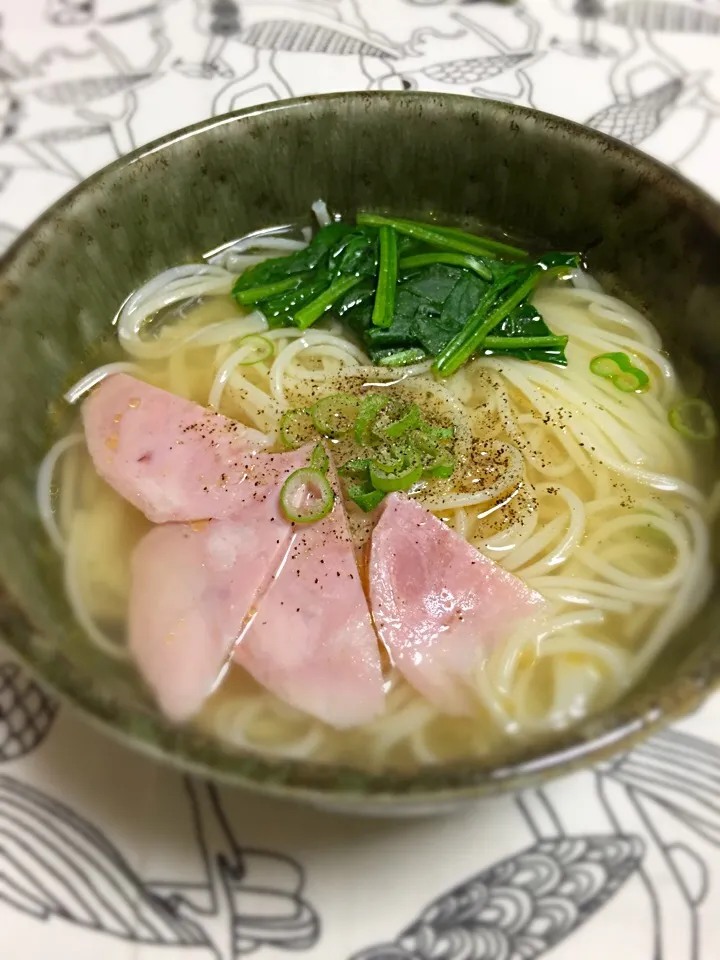 お夜食  鶏がらスープの温ソーメン|くろさん