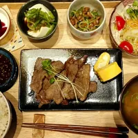 焼肉定食|骨付きチキンさん