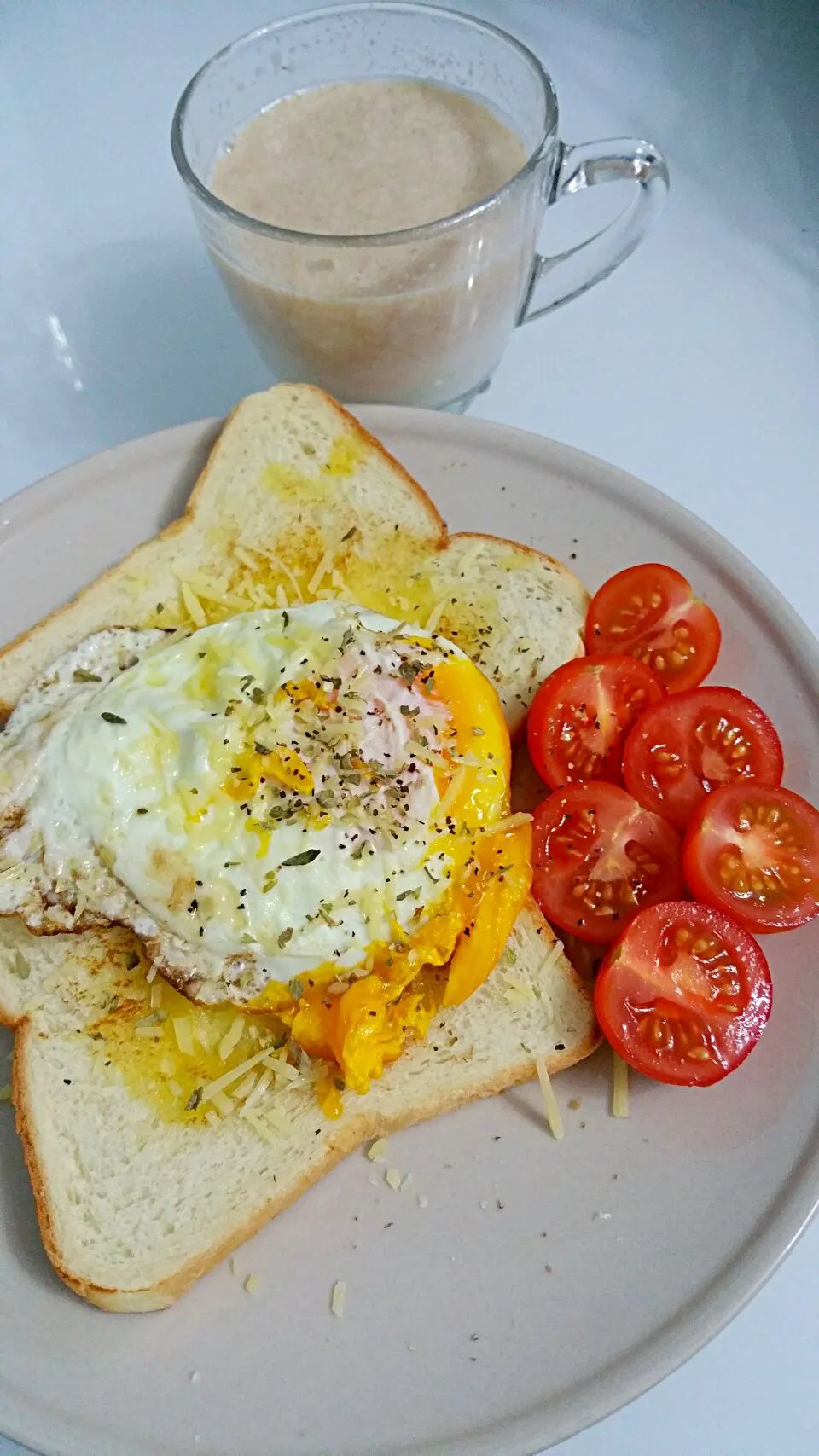 Snapdishの料理写真:Egg and toast with cherry tomatoes + 1 cup cereal|🌷lynnlicious🌷さん