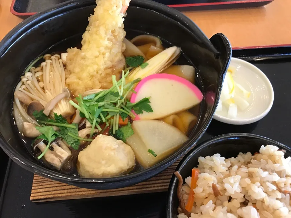 鍋焼きうどん おっ切り込み|マハロ菊池さん