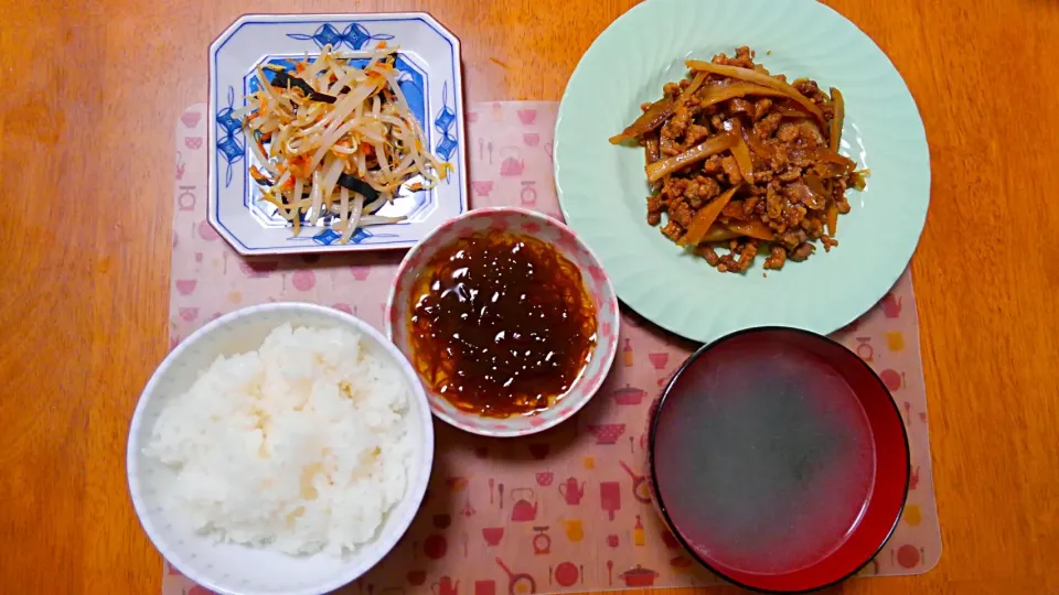 １１月４日　挽き肉とごぼうの炒め物　もずく　もやしの塩昆布と干しエビの和え物　わかめスープ|いもこ。さん