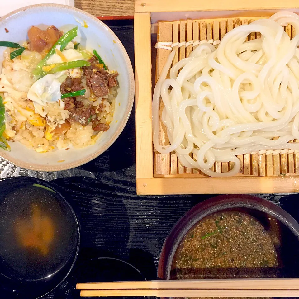 ゴマだれうどんとスジ丼|おやぢさん