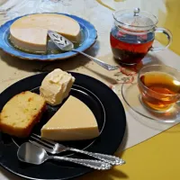 Snapdishの料理写真:３時のおやつ🕒
  - 大きなホールカスタードプリン🍮
  - ドライフルーツパウンドケーキ
  - バニラアイスクリーム🍨