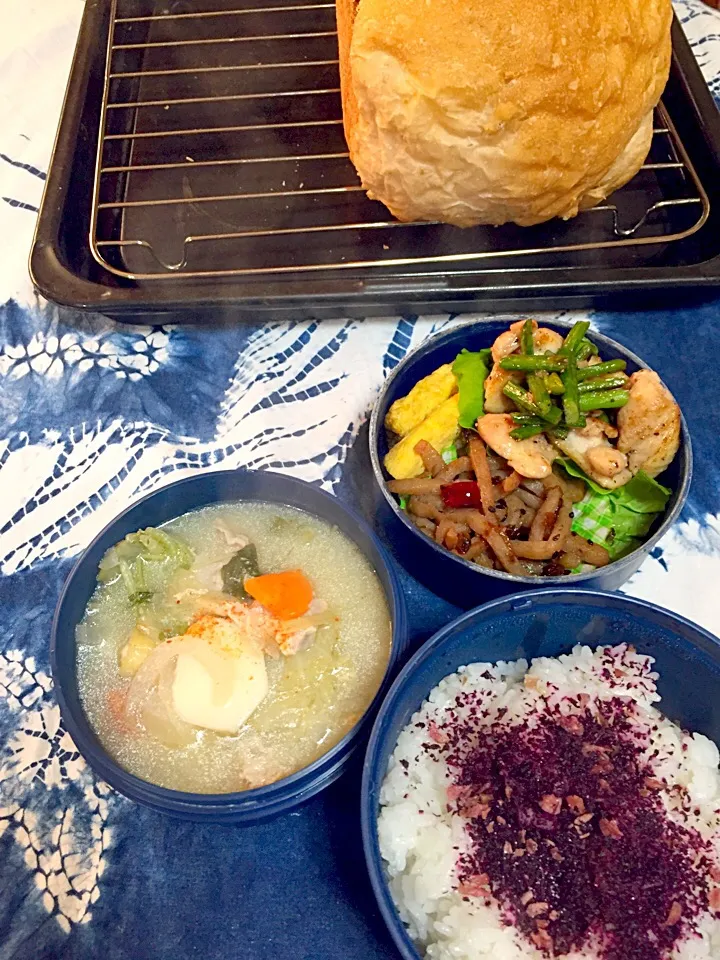 Snapdishの料理写真:昨日のお弁当と朝焼きくるみ食パン🍞(´>∀<｀)ゝ))ｴﾍﾍ|さくたえさん