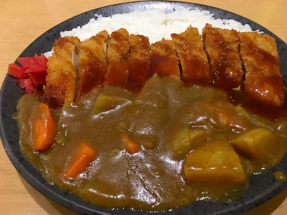 チキンカツカレーですね〜❣️本当に旨くなったわ〜❣️|sugimotokazuhitoさん