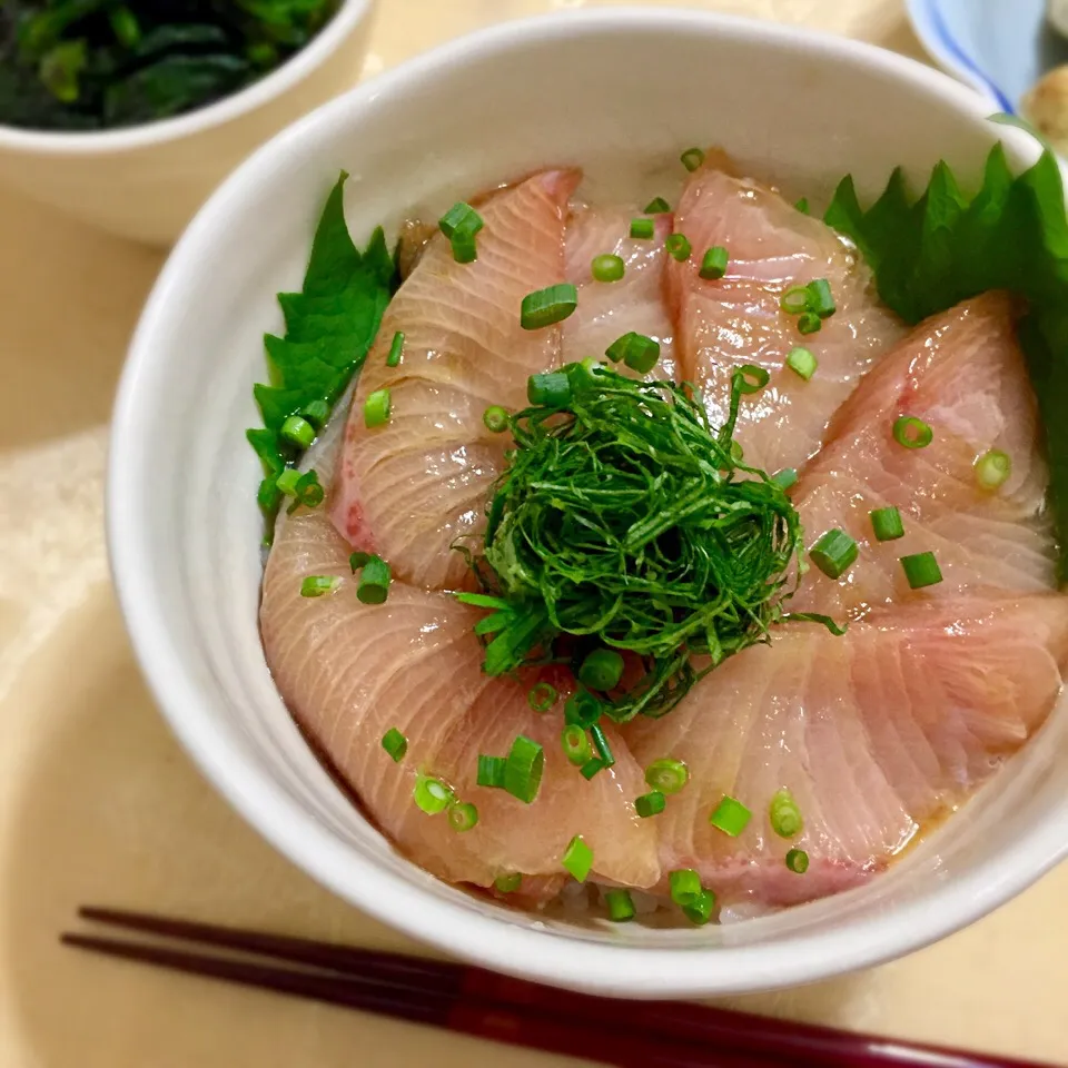 鰤の漬け丼|しゅうさん