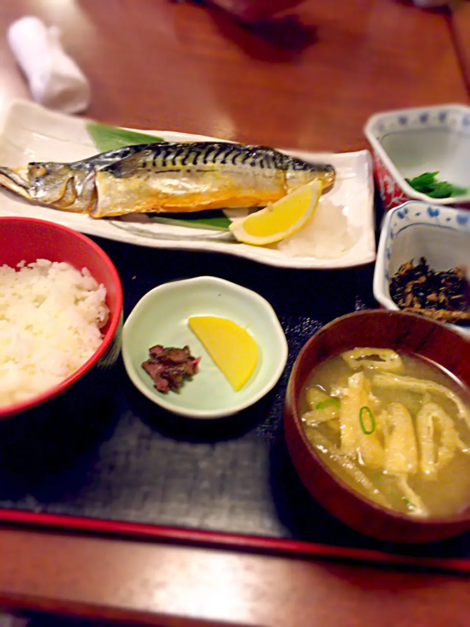 庄やにて。鯖の文化干し定食。|うーろんさん