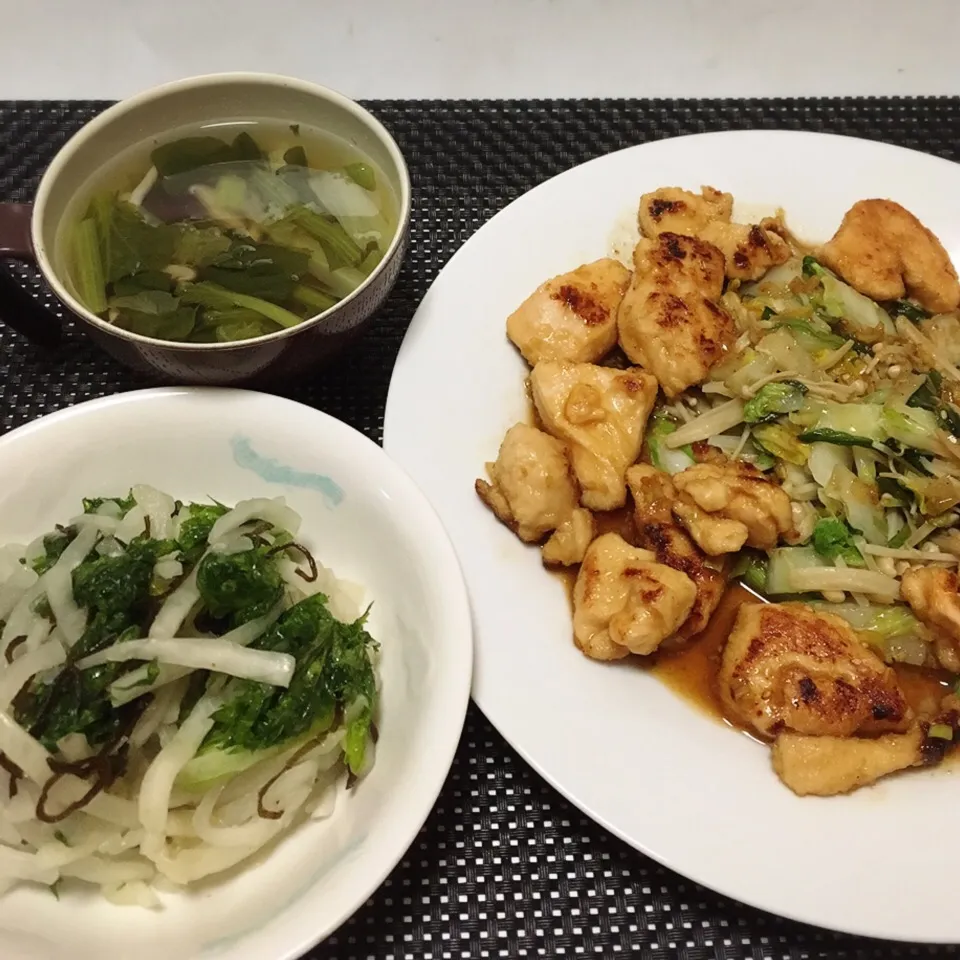 Snapdishの料理写真:野菜たっぷりのお吸い物・香味だれチキンソテー・大根とわさび菜の塩昆布和え|美也子さん