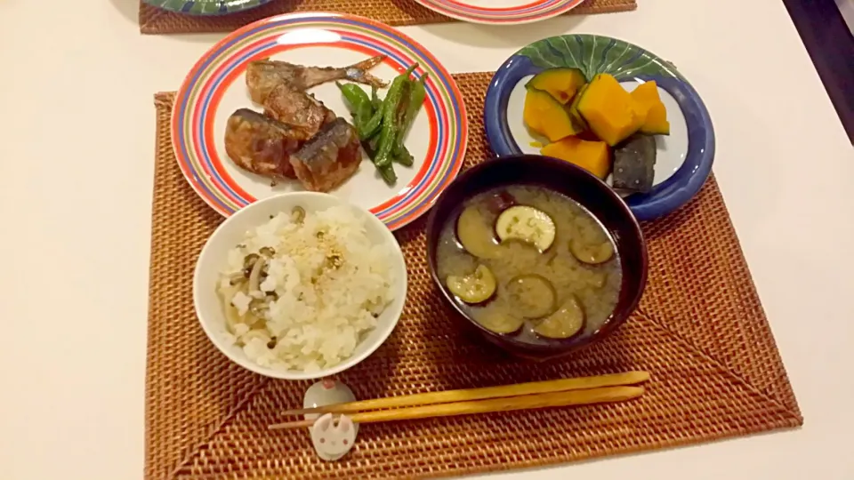 今日の夕食　さんまの竜田揚げ、かぼちゃの塩麹煮、しめじの炊き込みご飯、なすの味噌汁|pinknari🐰🌈さん