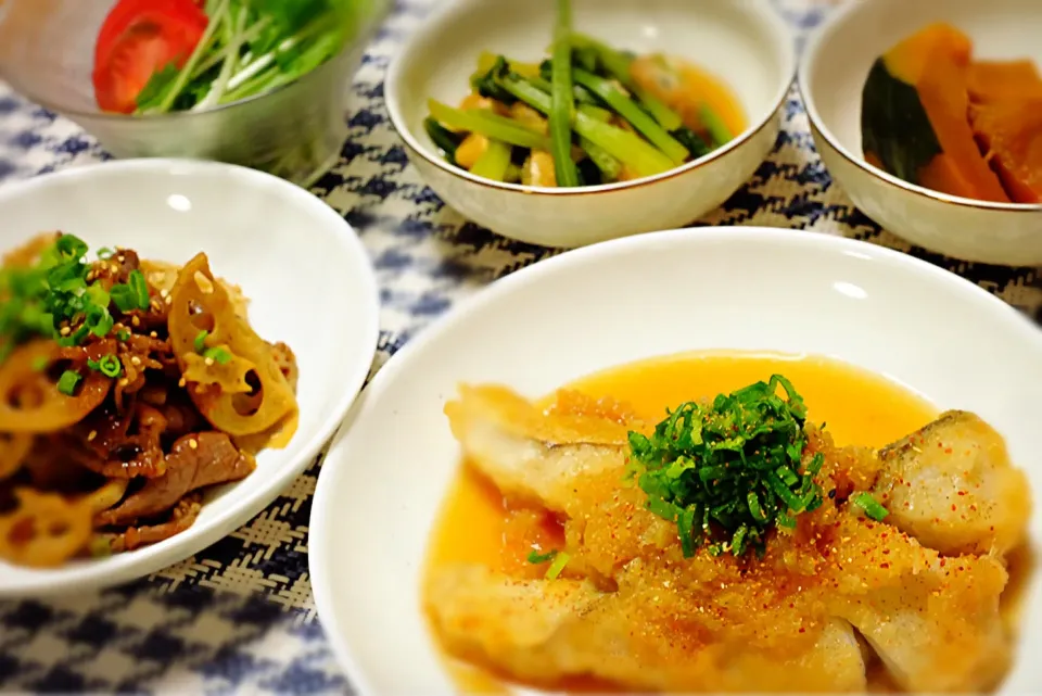 今日の夕飯🐟🐮
鱈のみぞれ煮☆牛肉と蓮根の甘辛炒め☆
小松菜と油揚げのお浸し☆カボチャの煮物☆水菜サラダ|picchinさん