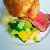 Roast Beef Sunday Dinner|Aaron Beattieさん