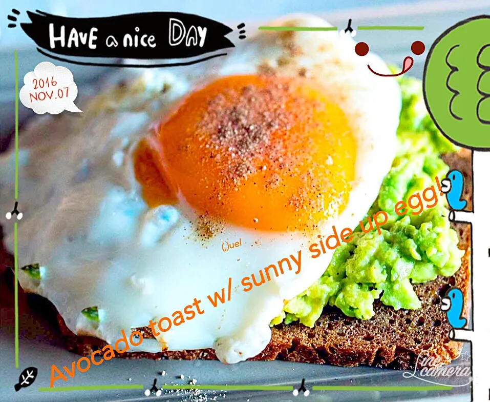 Avocado toast w/ sunny side up egg|Qchannel Tachifujiさん