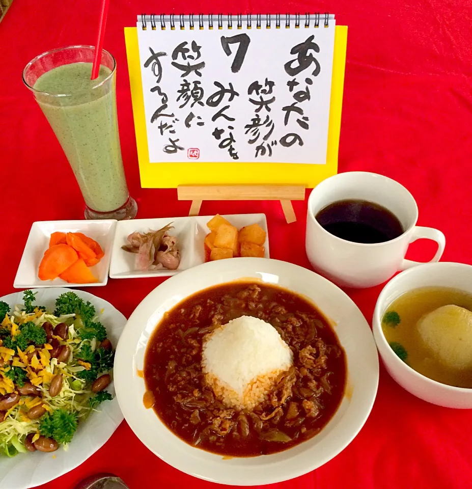 朝ごはんは勝負飯💖ビーフストロガノフ、たっぷり牛肉と玉ねぎ旨旨（╹◡╹）丸ごと玉ねぎのポトフ、とろける旨旨🎵
サラダ、甘酒スムージー、コーヒー付き☕️👍💖あー今日も満タン（笑）GOODだよー💖💖💖|はみちゃんさん