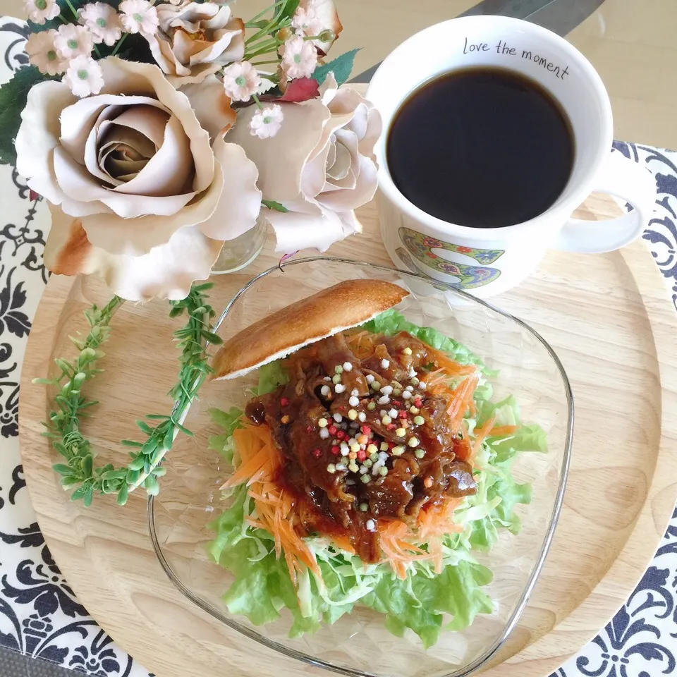 11/7❤︎カルビ焼肉&クリームチーズ、こんもり野菜amoベーグルサンド❤︎|Makinsさん