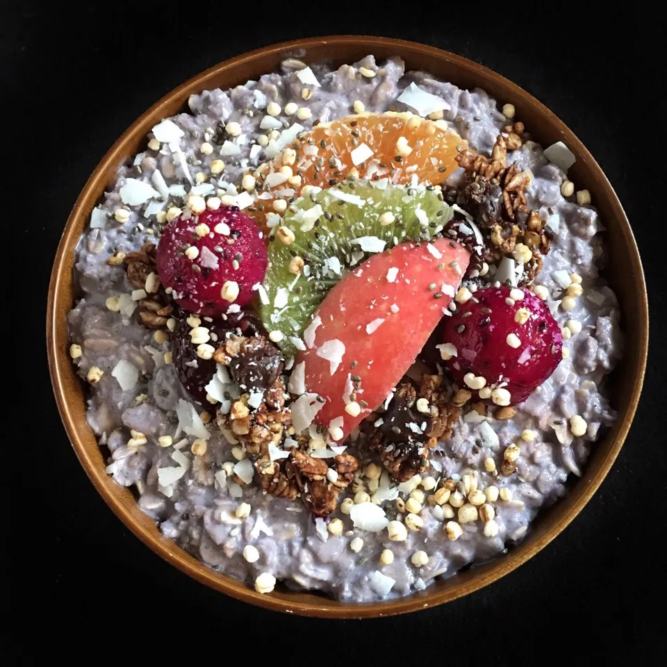 Maqui oats with fruits and nuts toppings|coxiella24さん