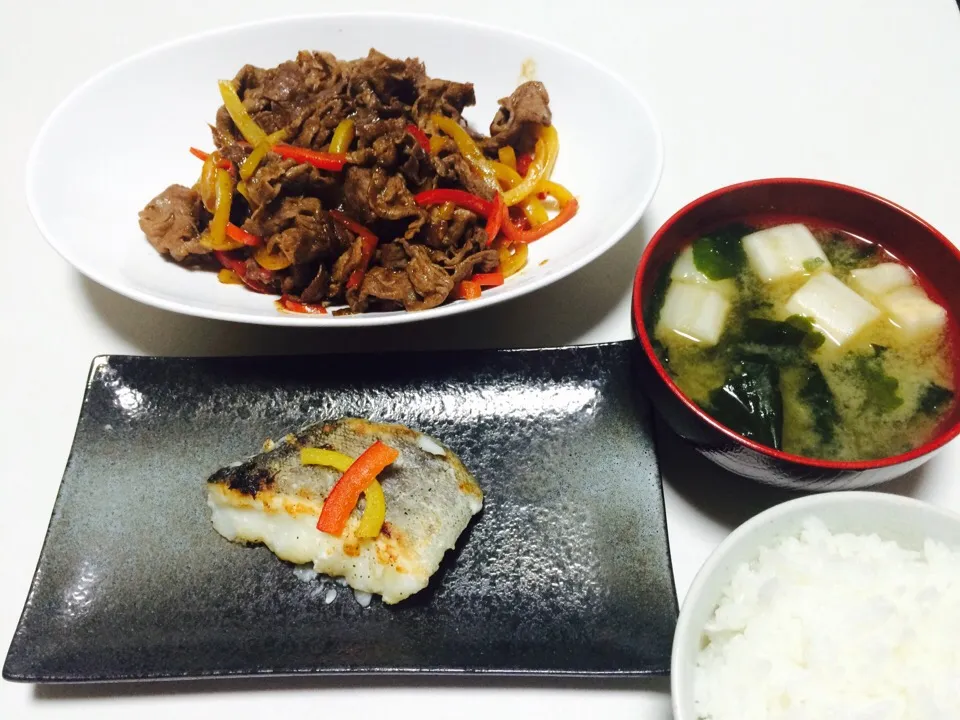 牛肉とパプリカのオイスター炒め
鱈のムニエル
麩とワカメのお味噌汁|あいさん