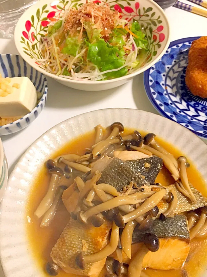 サーモンとしめじのバター醤油炒め・たぬき奴・グラタンコロッケ・大根サラダ|ちいこさん