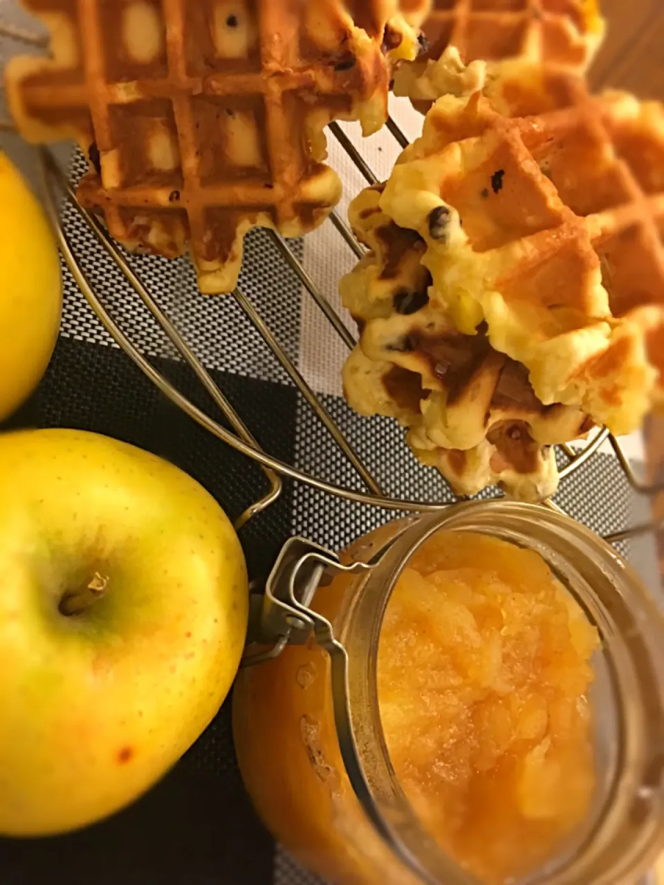 🍏林檎とチョコチップのベルギーワッフル & 🍏林檎ジャム|yukarinさん