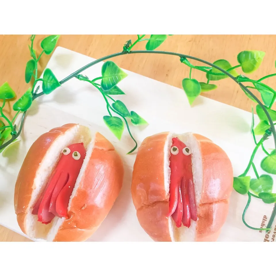 Snapdishの料理写真:タコウインナーサンド🐙|Risa.さん